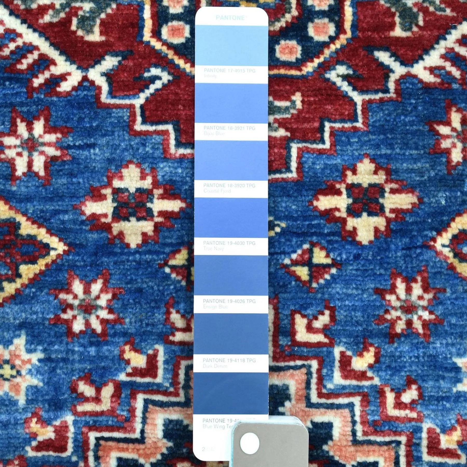 Fine Hand-Knotted Caucasian Kazak Design Handmade Wool Rug (Size 2.8. X 3.10) Cwral-8907