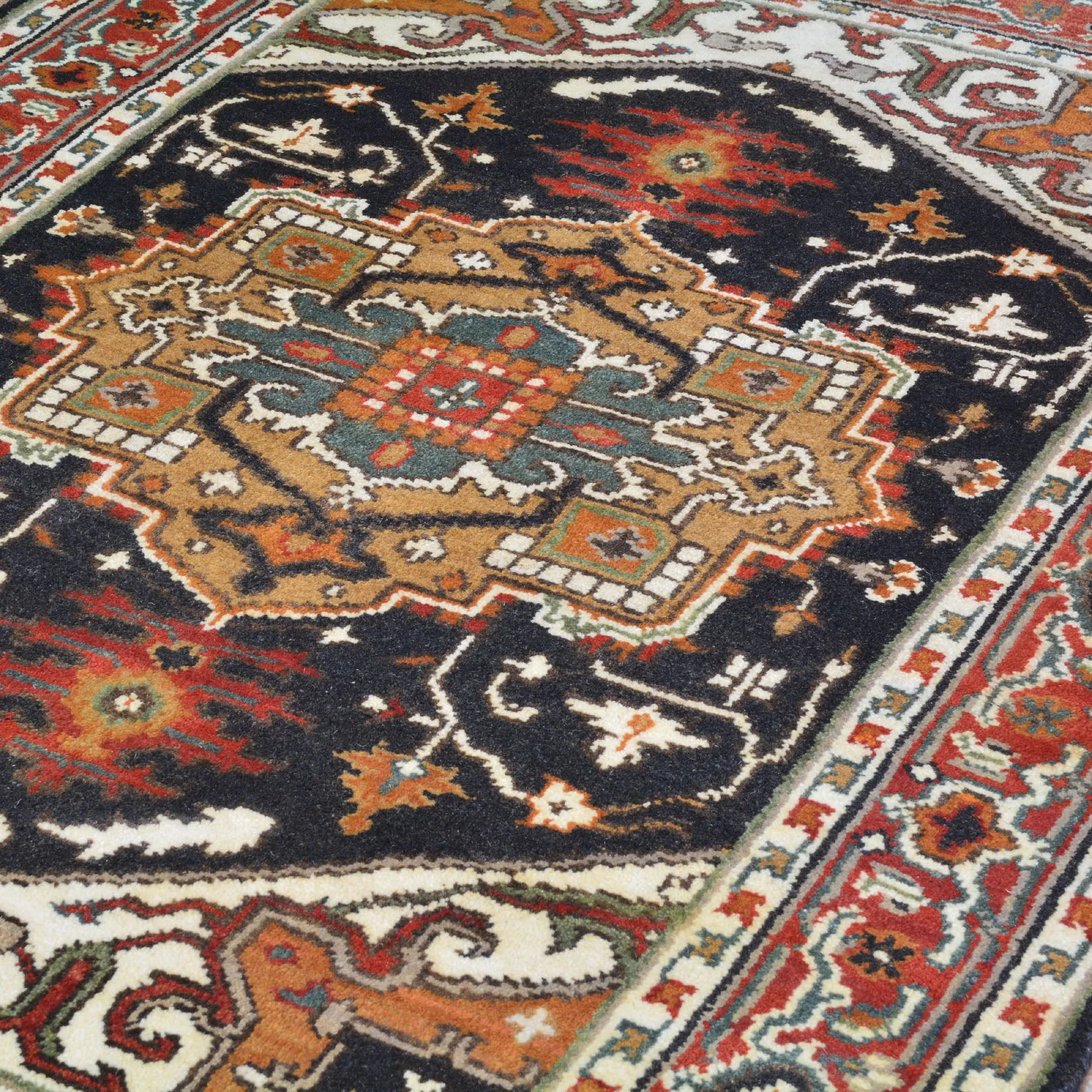 Hand-Knotted Black Serapi Heriz Oriental Wool Rug (Size 3.11 X 5.10) Cwral-9090
