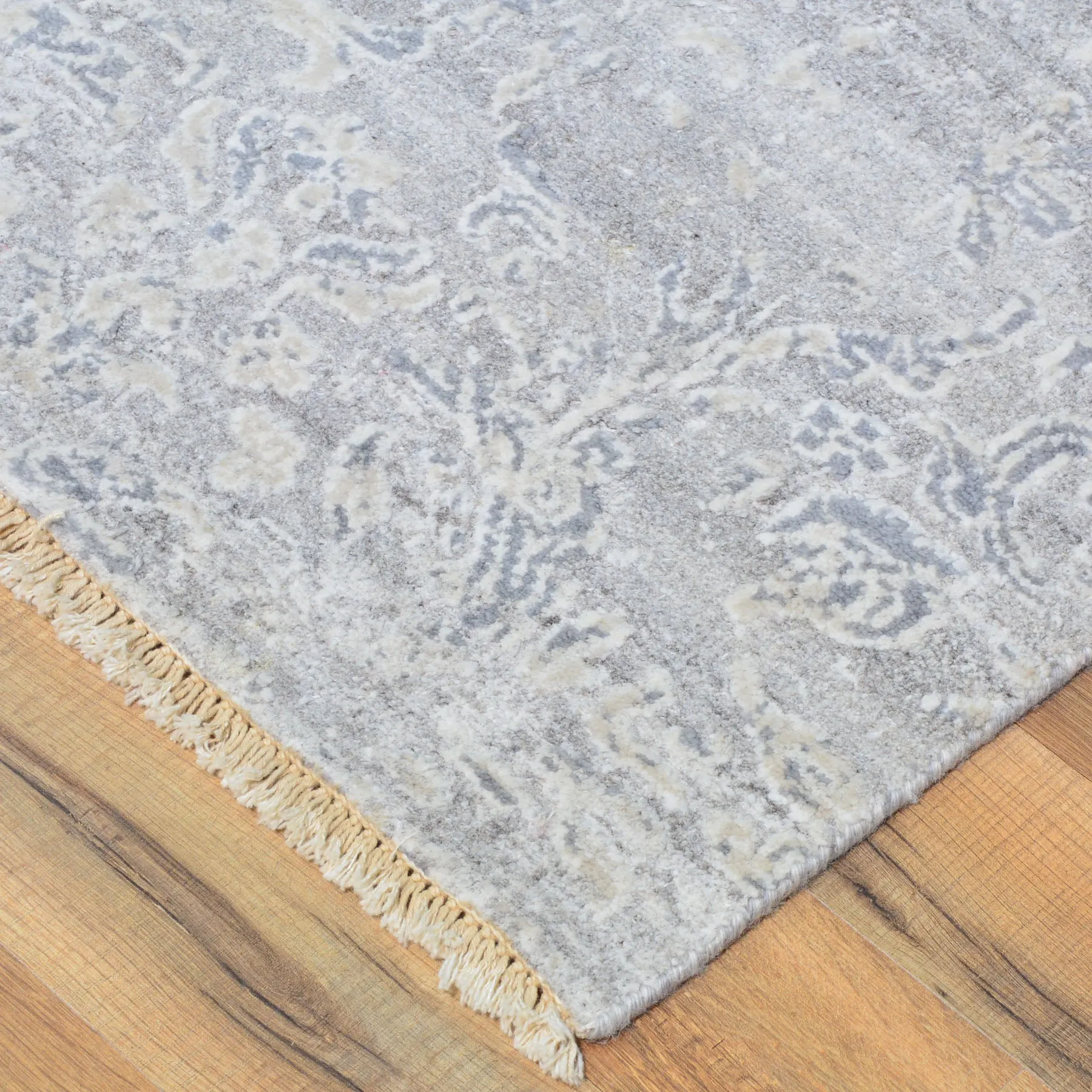 Hand-Knotted Oriental Modern Design Handmade Wool & Silk  Rug (Size 2.0 X 2.11) Cwral-8433