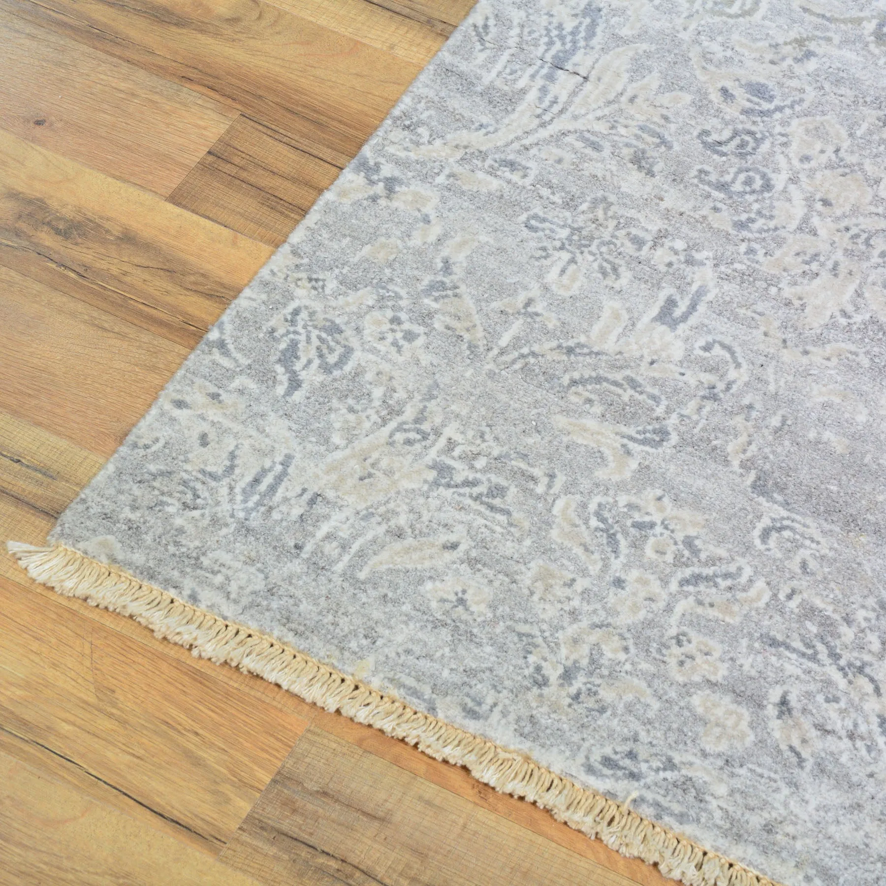 Hand-Knotted Oriental Modern Design Handmade Wool & Silk  Rug (Size 2.0 X 2.11) Cwral-8433