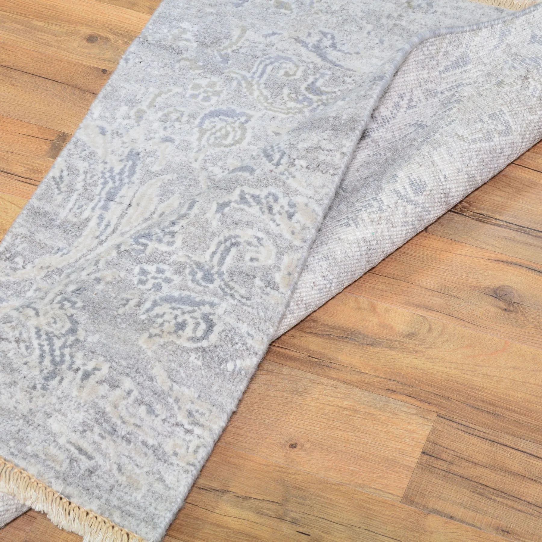 Hand-Knotted Oriental Modern Design Handmade Wool & Silk  Rug (Size 2.0 X 2.11) Cwral-8433
