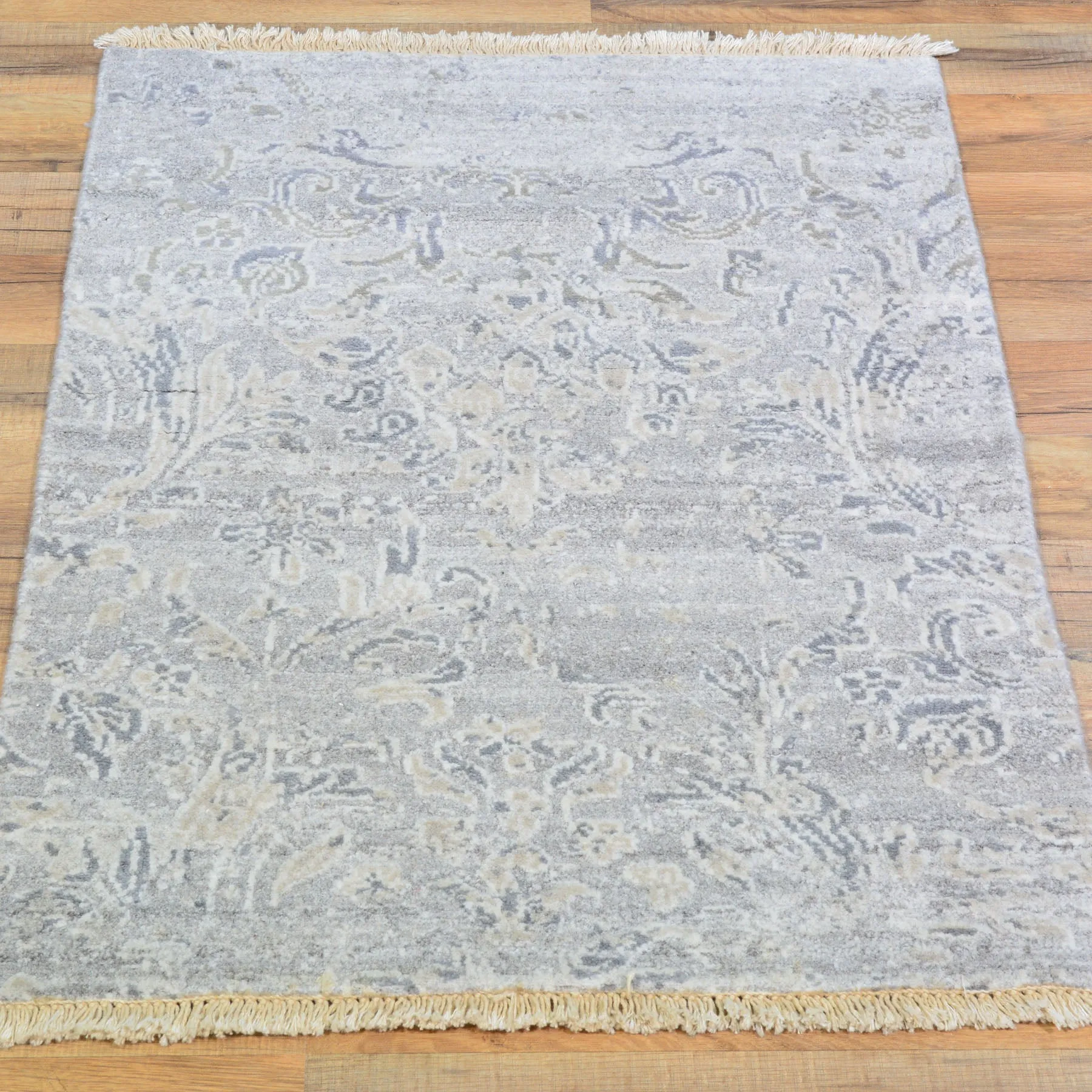 Hand-Knotted Oriental Modern Design Handmade Wool & Silk  Rug (Size 2.0 X 2.11) Cwral-8433