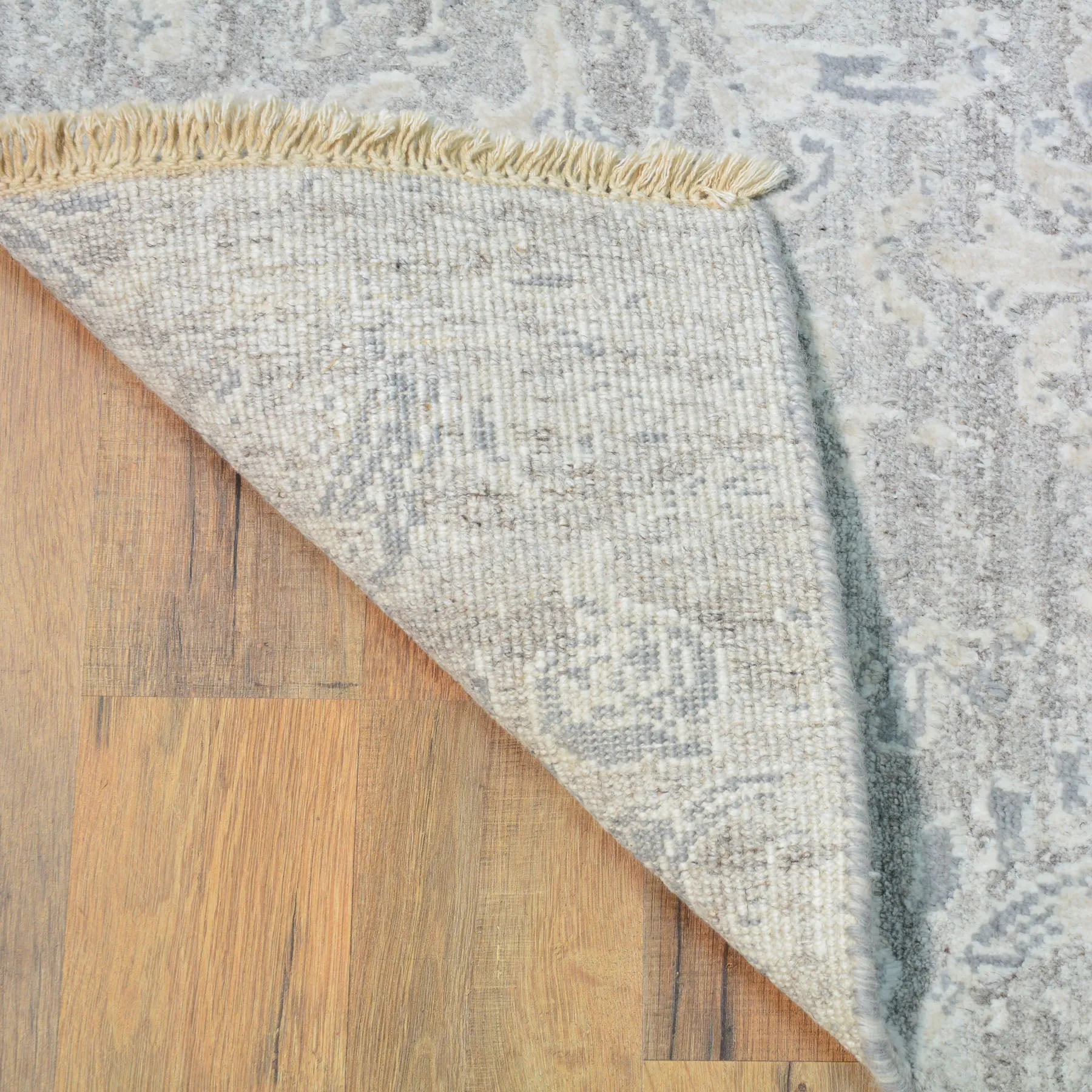 Hand-Knotted Oriental Modern Design Handmade Wool & Silk  Rug (Size 2.0 X 2.11) Cwral-8433