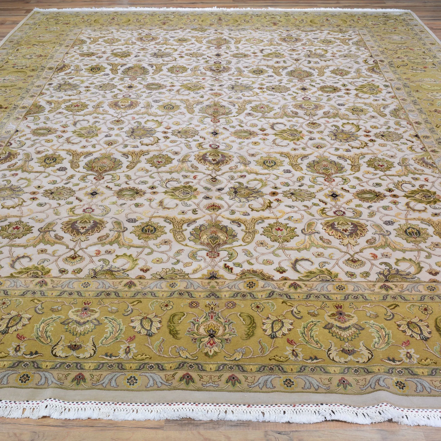 Hand-Knotted Oriental Traditional Design Handmade Silk and Wool Rug (Size 8.11 X 11.11) Cwral-10488