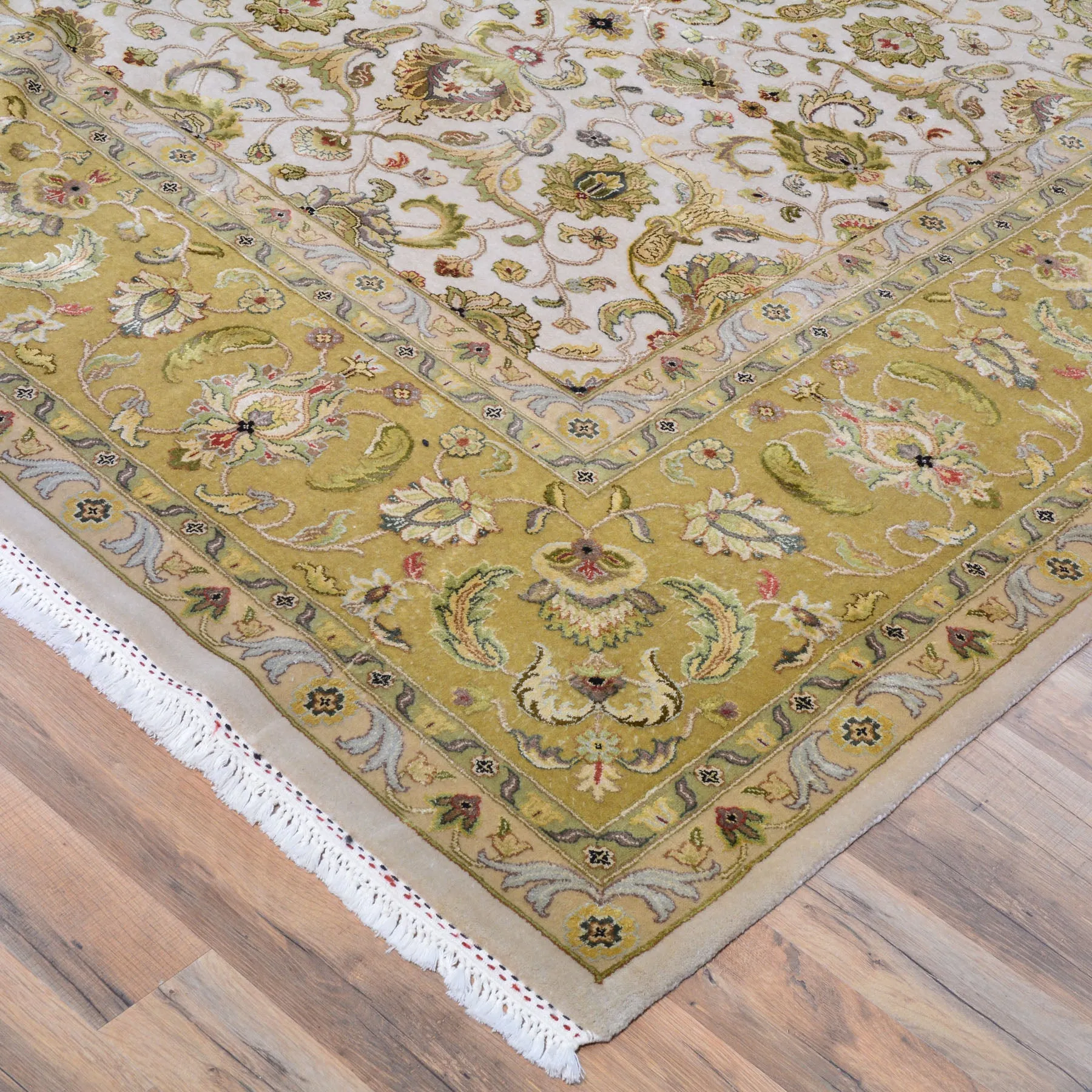 Hand-Knotted Oriental Traditional Design Handmade Silk and Wool Rug (Size 8.11 X 11.11) Cwral-10488
