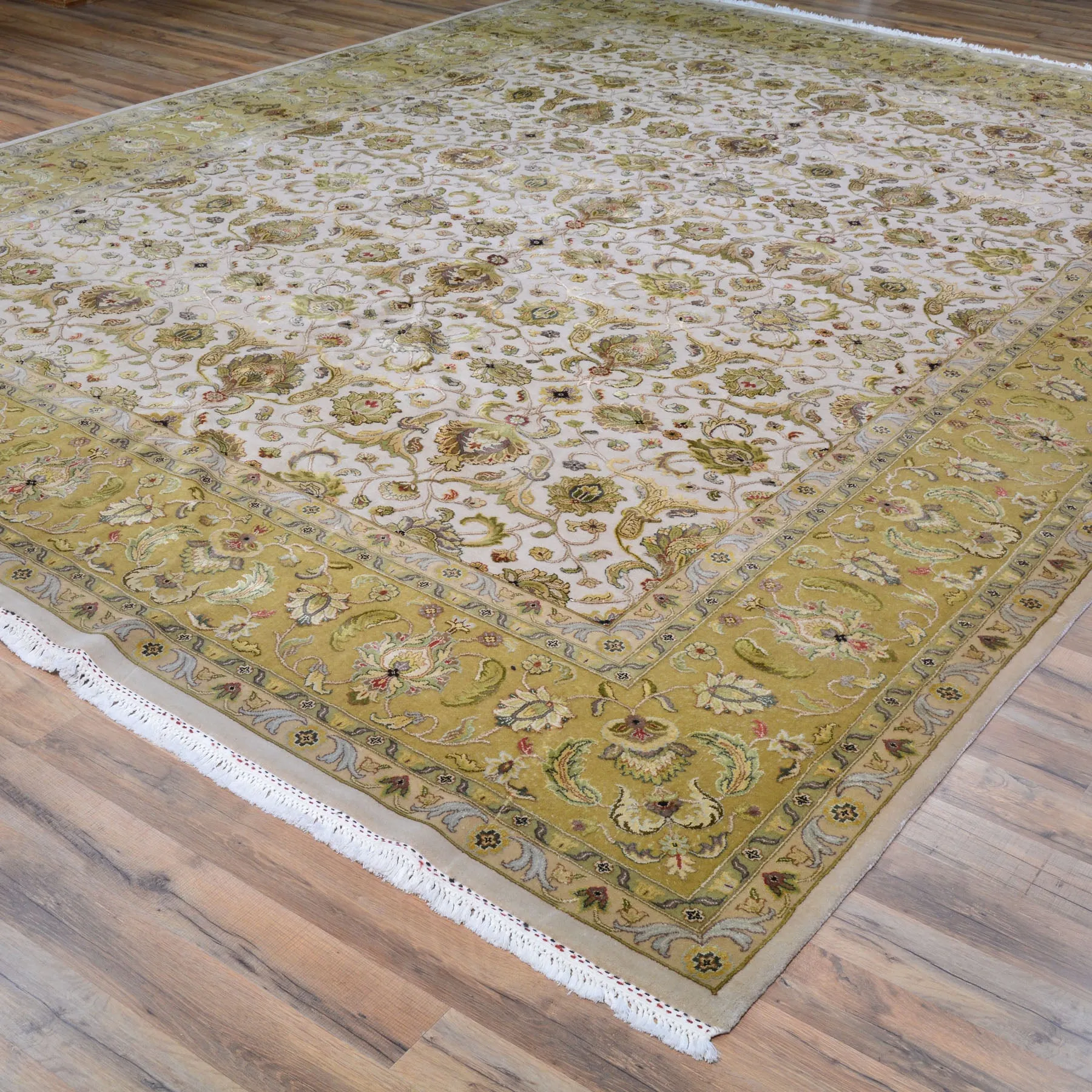 Hand-Knotted Oriental Traditional Design Handmade Silk and Wool Rug (Size 8.11 X 11.11) Cwral-10488