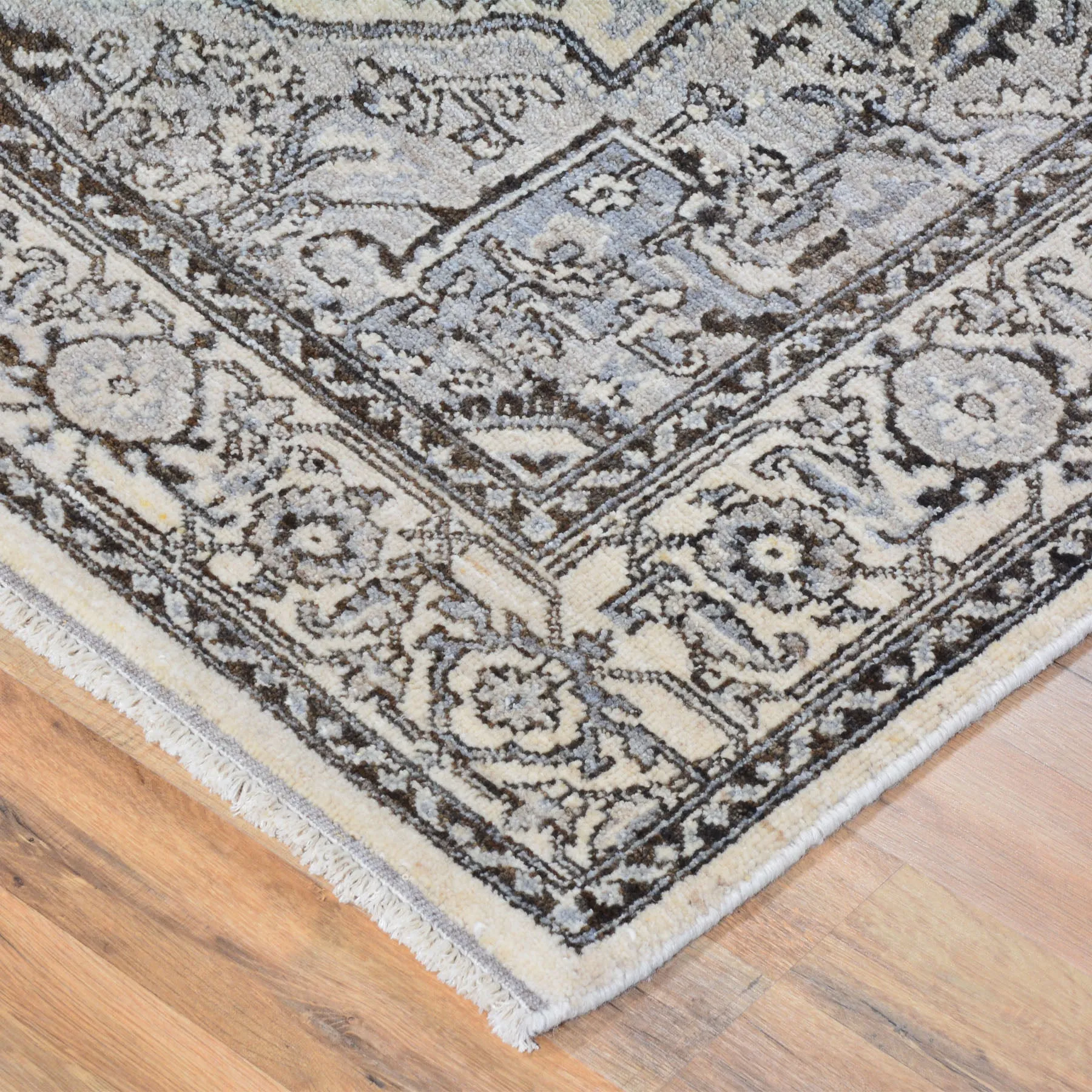 Hand-Knotted Oriental Traditional Design Handmade Wool Rug (Size 5.0 X 7.4) Cwral-5907