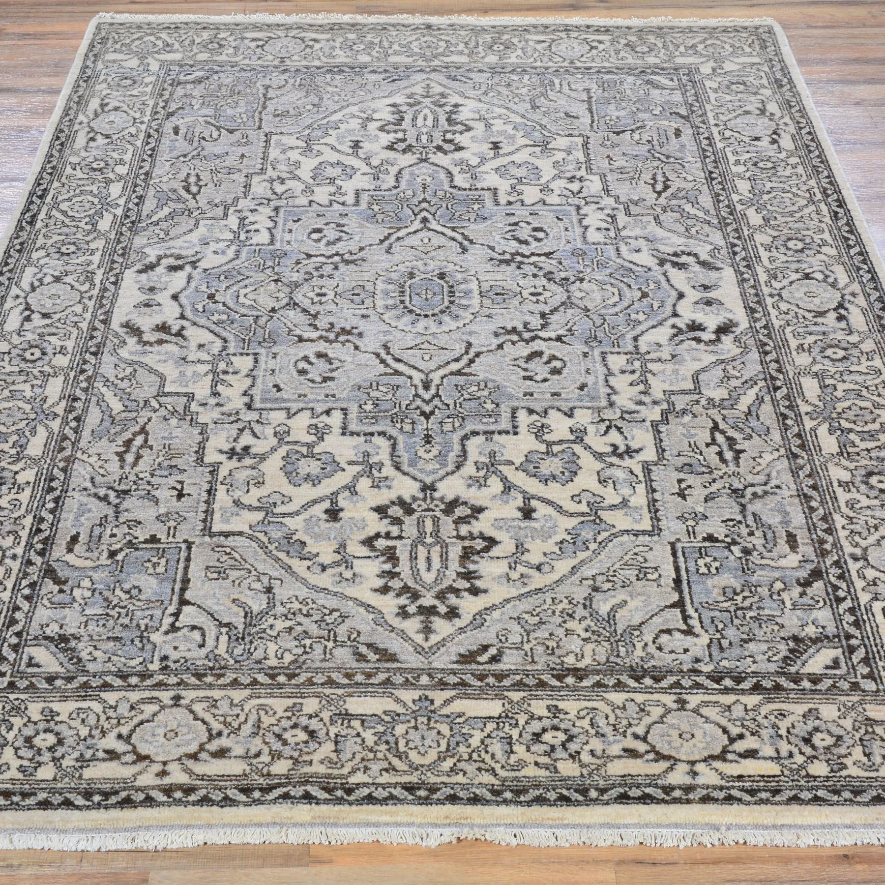 Hand-Knotted Oriental Traditional Design Handmade Wool Rug (Size 5.0 X 7.4) Cwral-5907