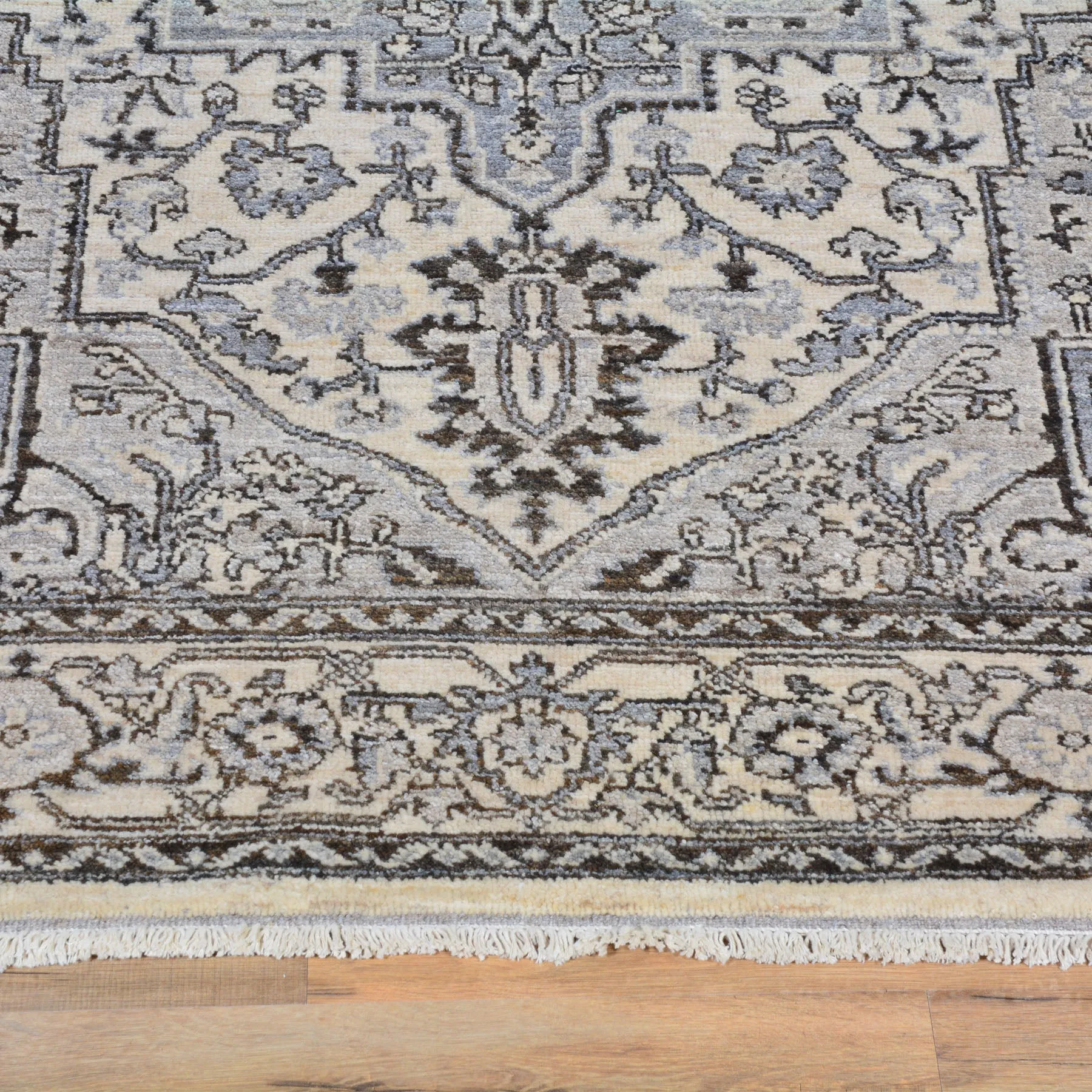 Hand-Knotted Oriental Traditional Design Handmade Wool Rug (Size 5.0 X 7.4) Cwral-5907
