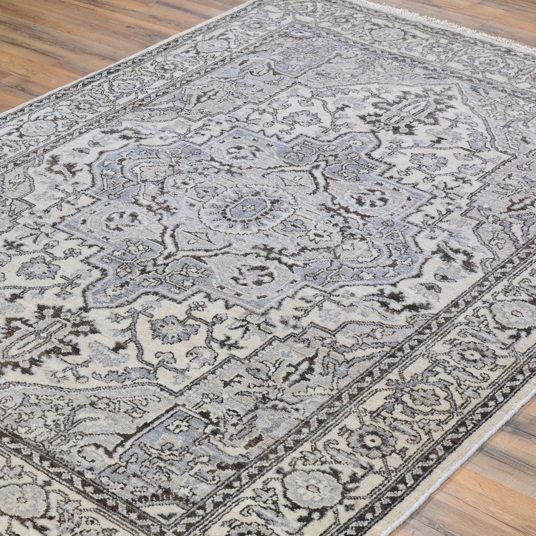 Hand-Knotted Oriental Traditional Design Handmade Wool Rug (Size 5.0 X 7.4) Cwral-5907