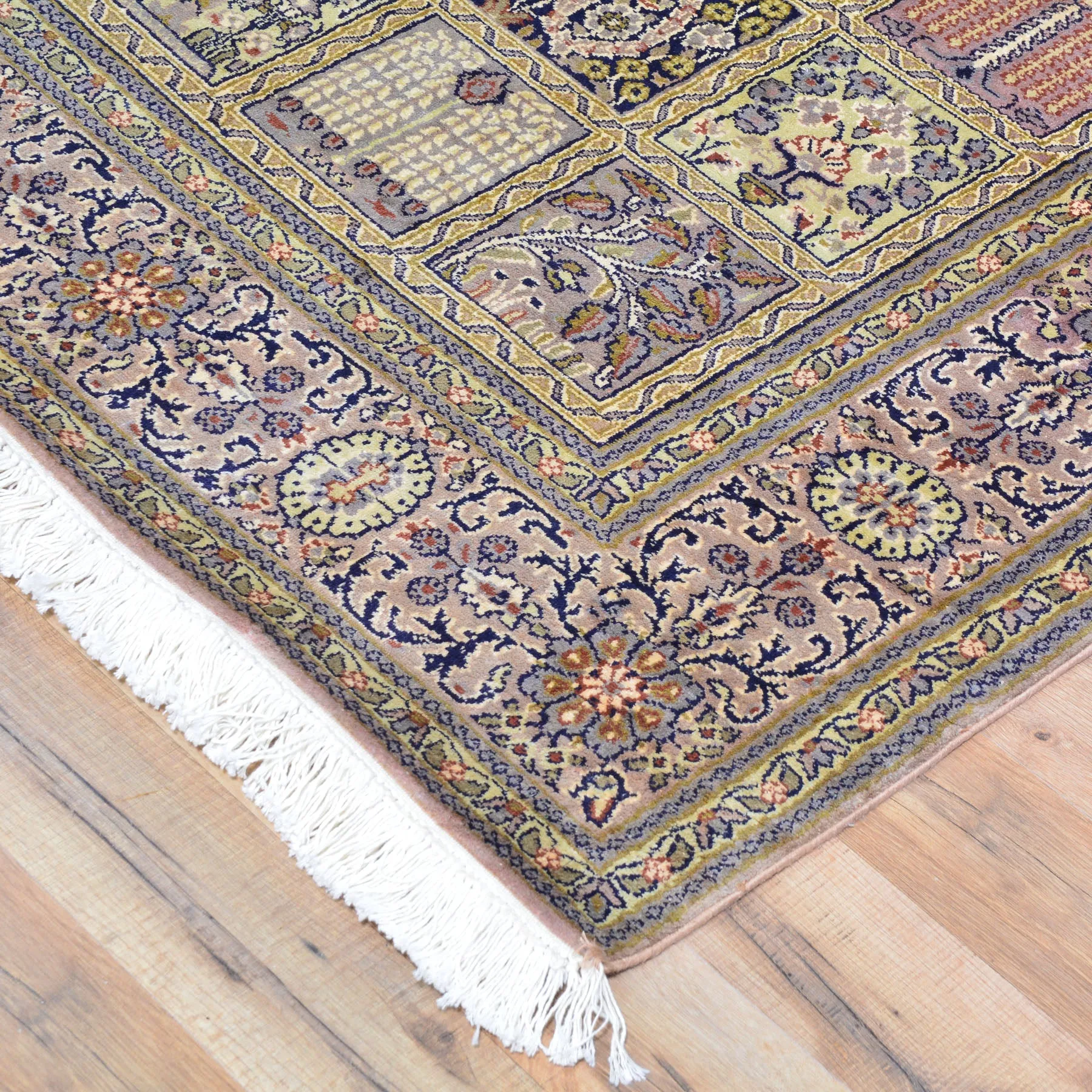 Hand-Knotted Traditional Design Kashmiri Silk Handmade Rug (Size 4.1 X 6.3) Cwral-9168