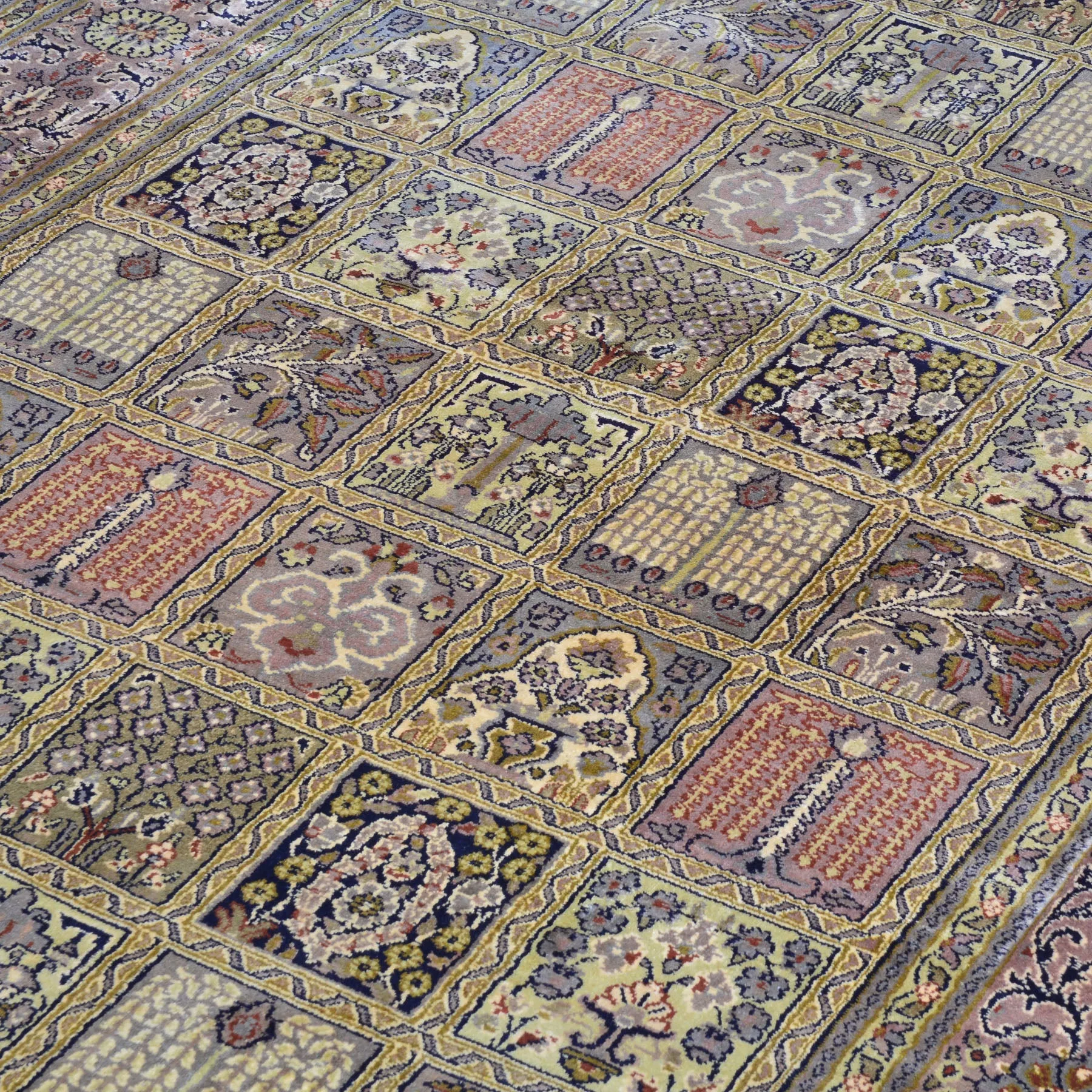 Hand-Knotted Traditional Design Kashmiri Silk Handmade Rug (Size 4.1 X 6.3) Cwral-9168