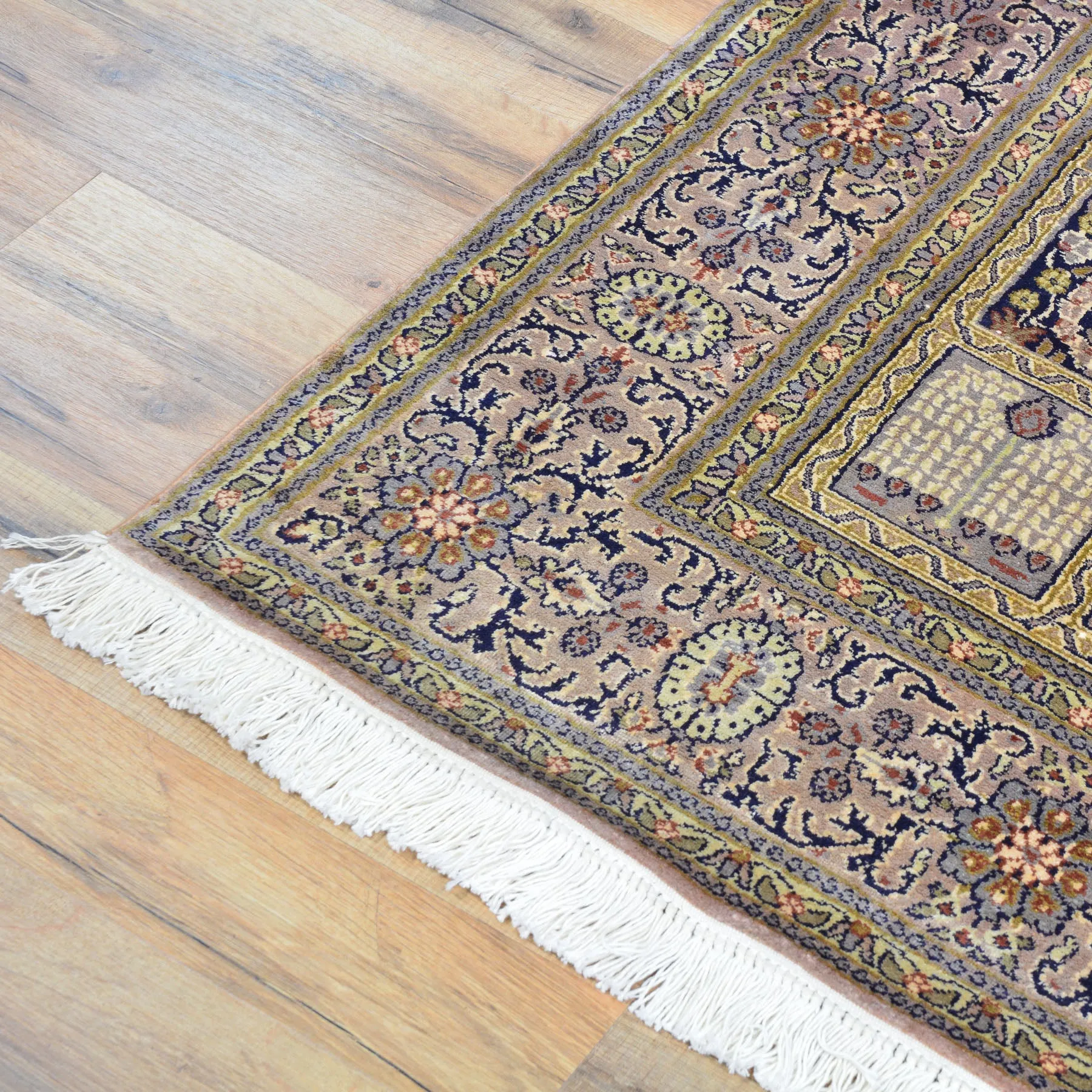 Hand-Knotted Traditional Design Kashmiri Silk Handmade Rug (Size 4.1 X 6.3) Cwral-9168
