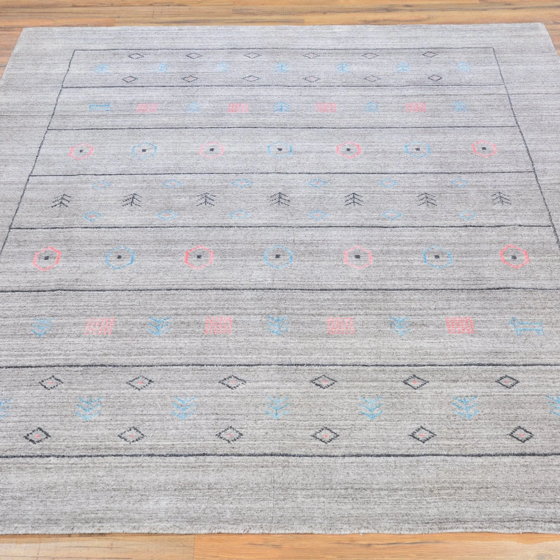 Hand-Loomed Bamboo Silk Modern Contemporary Gabbeh Rug (Size 5.3 X 7.0) Brral-762