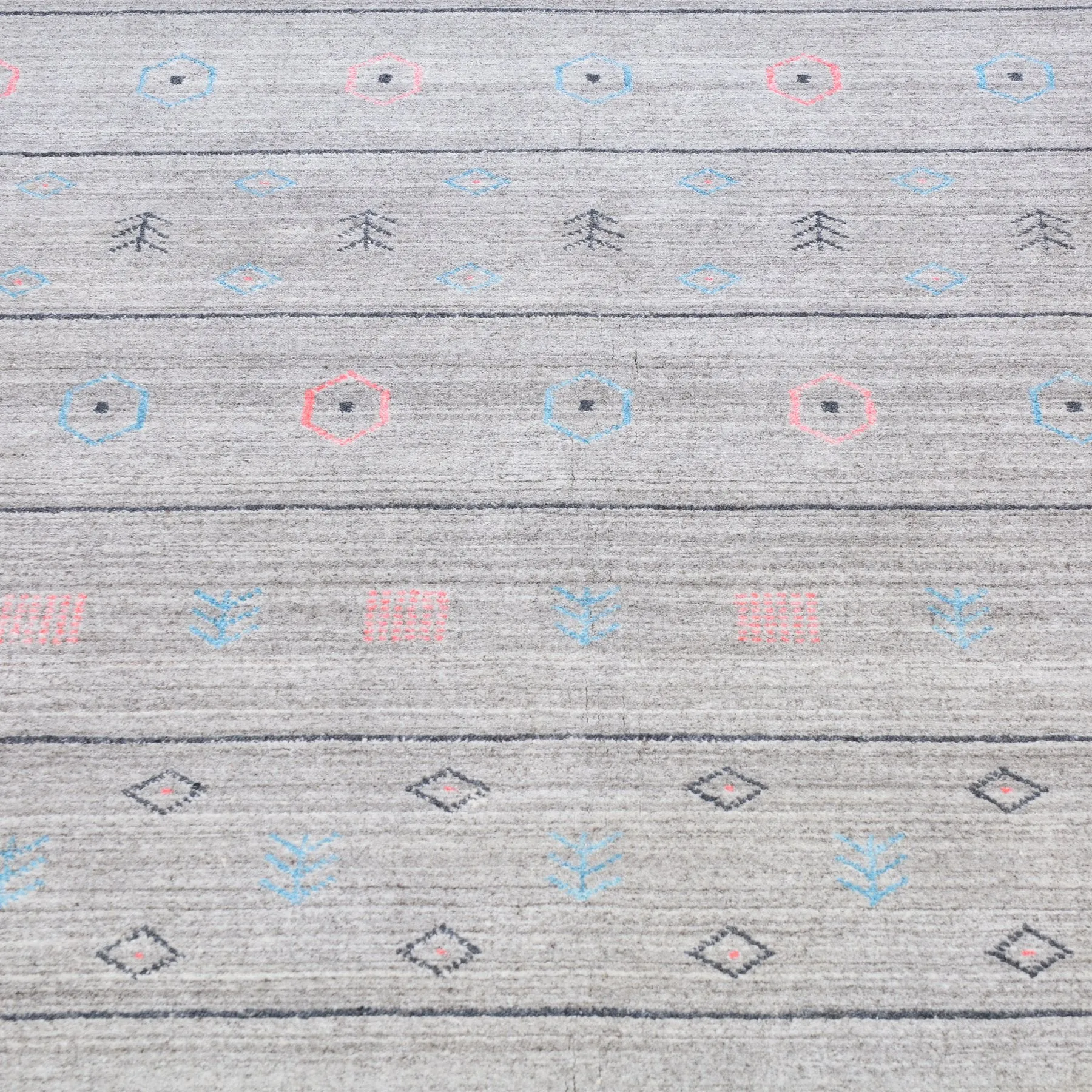 Hand-Loomed Bamboo Silk Modern Contemporary Gabbeh Rug (Size 5.3 X 7.0) Brral-762
