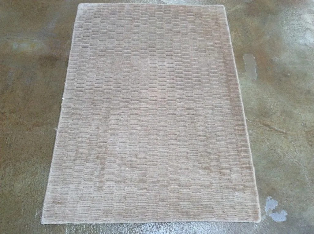 Hand-Loomed Modern Gabbeh Design Bamboo Silk Rug (Size 2.1 X 3.0) Brrsf-1710