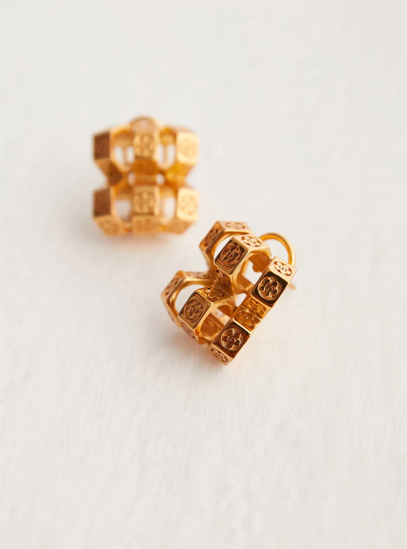 Outhouse   I   Oh Poppi Christopher Street Bolt Stud Earrings Brass, Gold Accessories OHAW21SE061