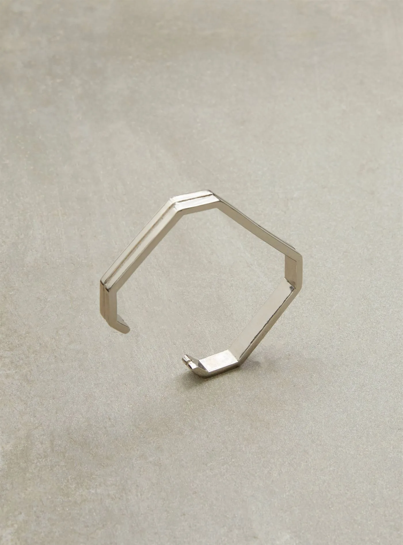Outhouse   I   Poppi Elizabeth Street Bolt Handcuff - Silver Brass, Silver Accessories OHAW21HC203