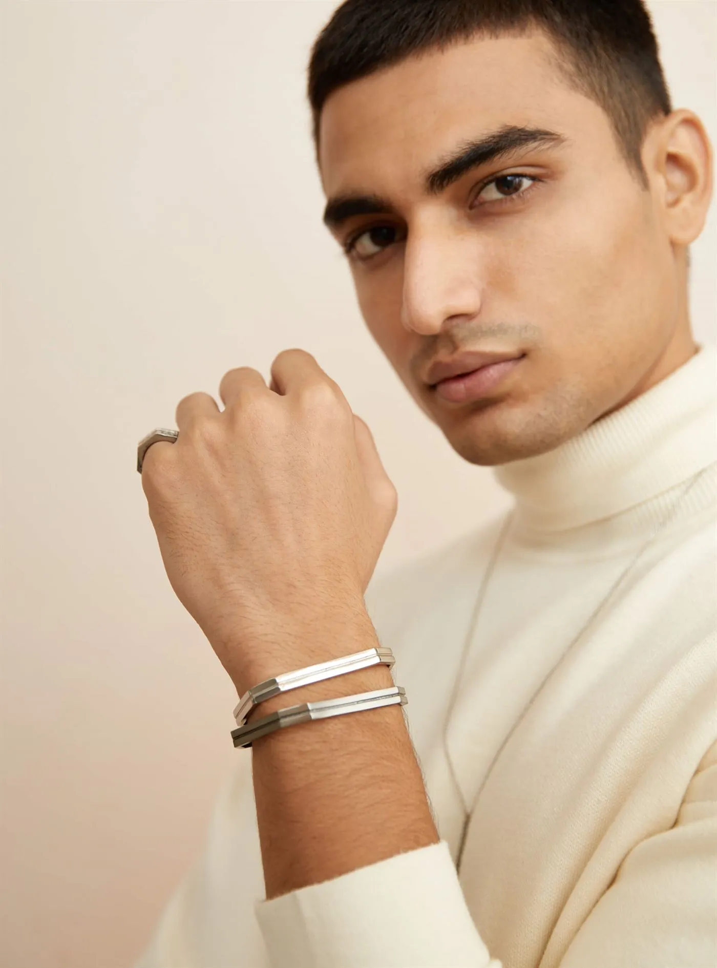 Outhouse   I   Poppi Elizabeth Street Bolt Handcuff - Silver Brass, Silver Accessories OHAW21HC203