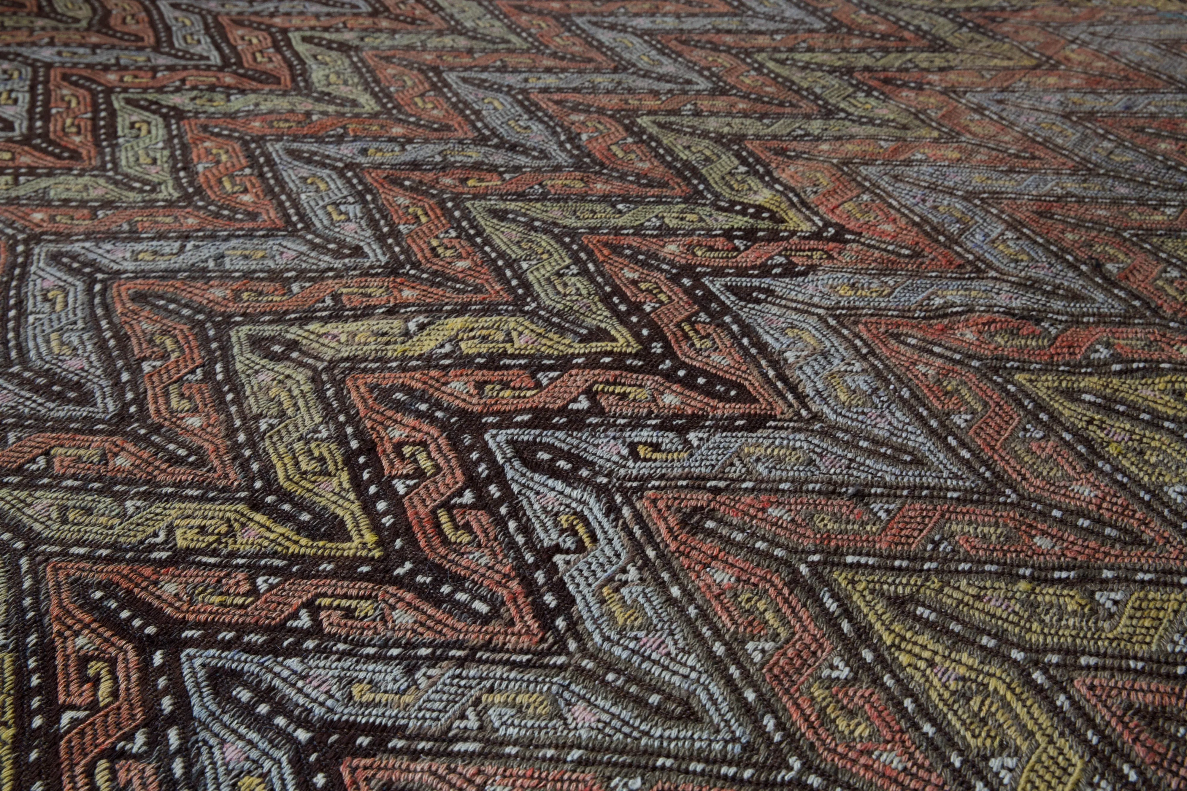 Vintage Taurus Yoruk Cicim Kilim Rug 5'7"x9'7"
