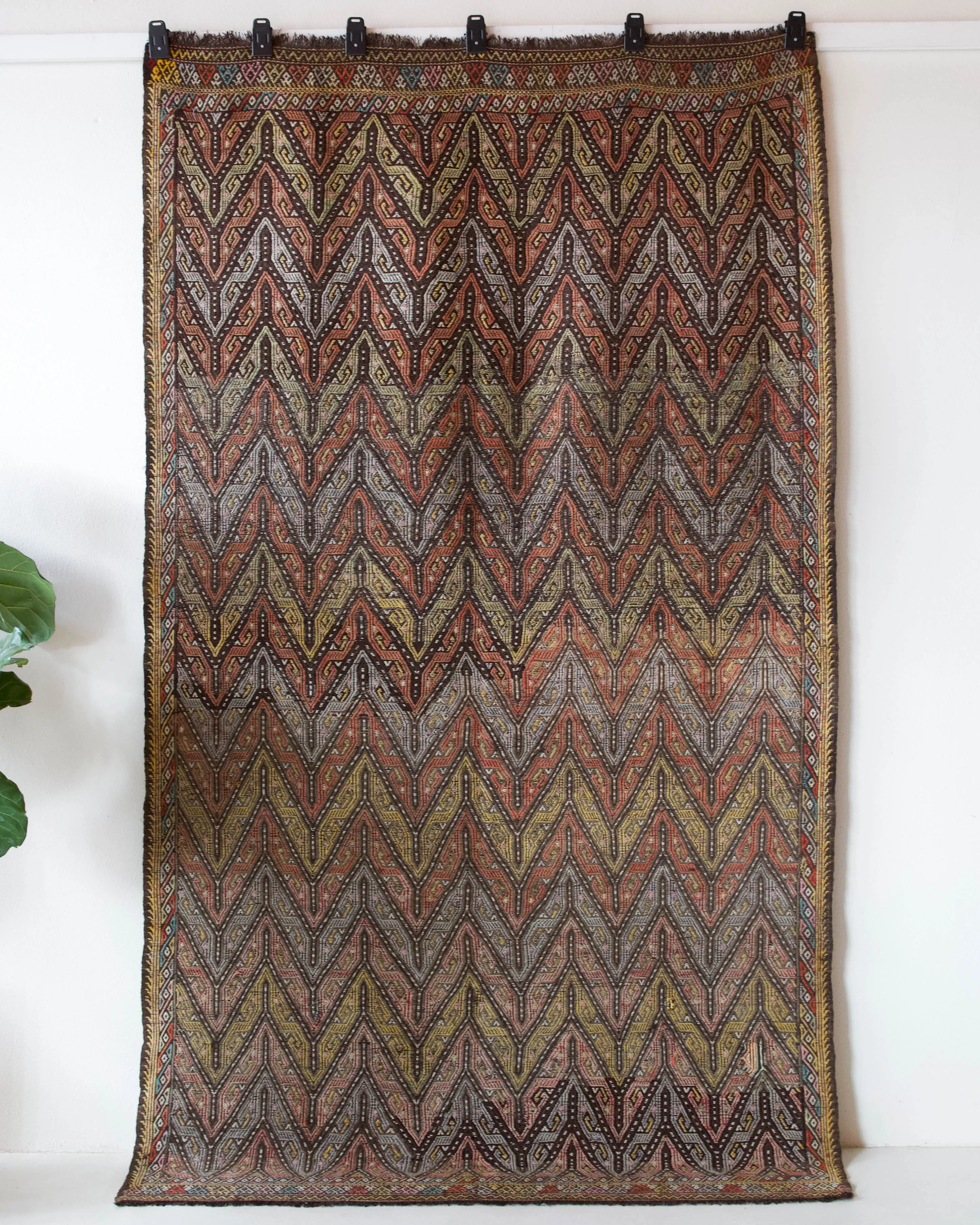 Vintage Taurus Yoruk Cicim Kilim Rug 5'7"x9'7"