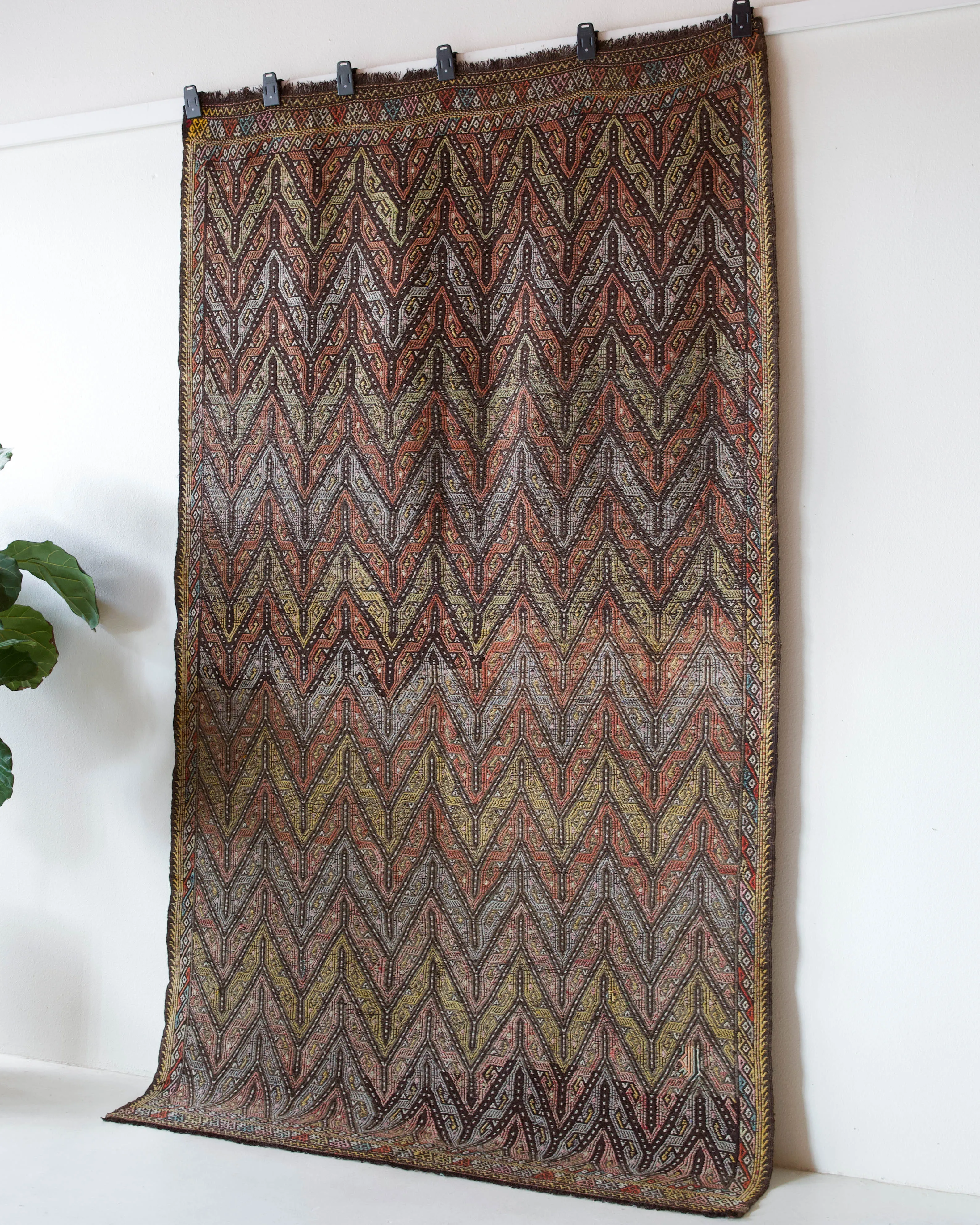 Vintage Taurus Yoruk Cicim Kilim Rug 5'7"x9'7"