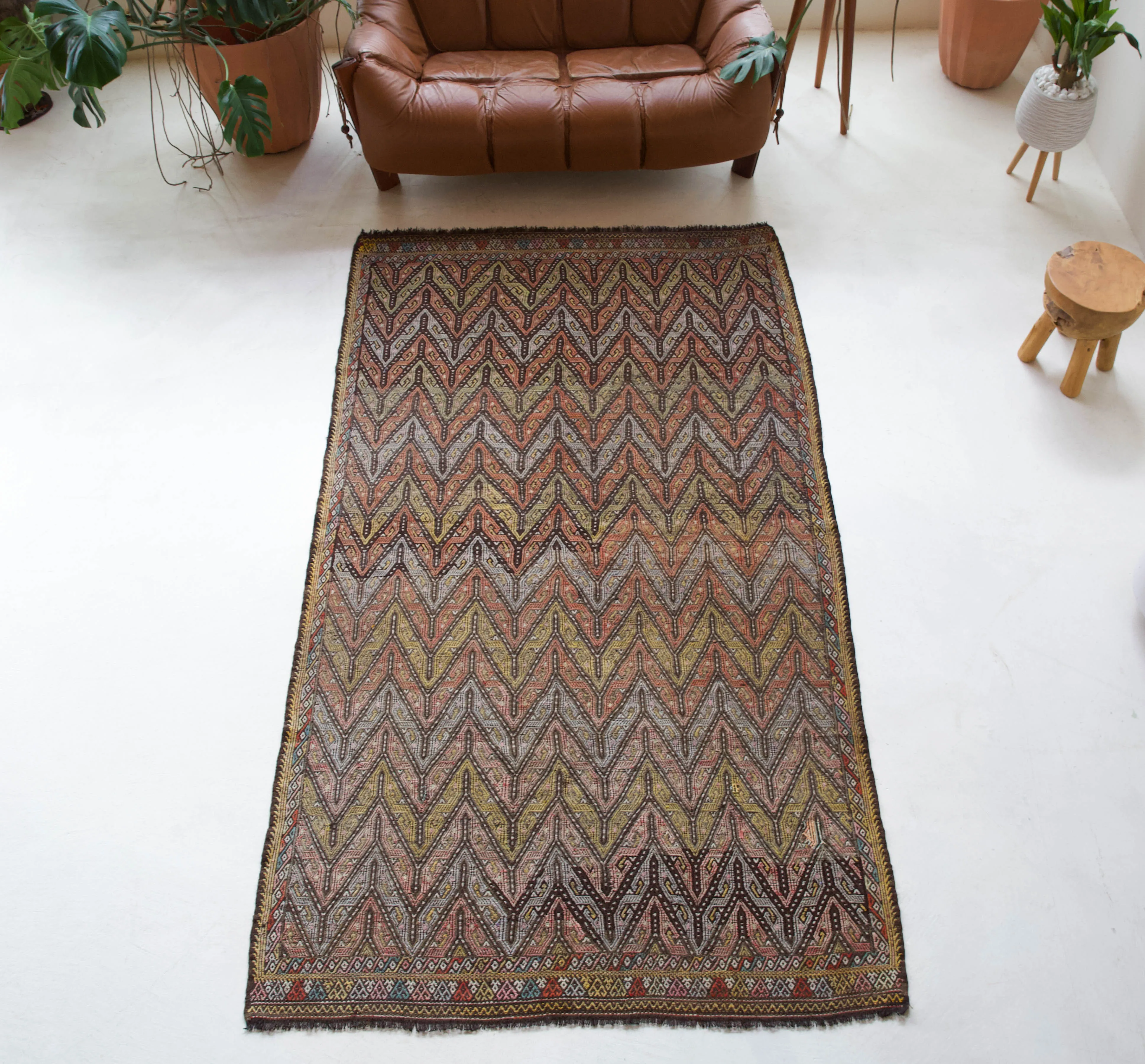 Vintage Taurus Yoruk Cicim Kilim Rug 5'7"x9'7"