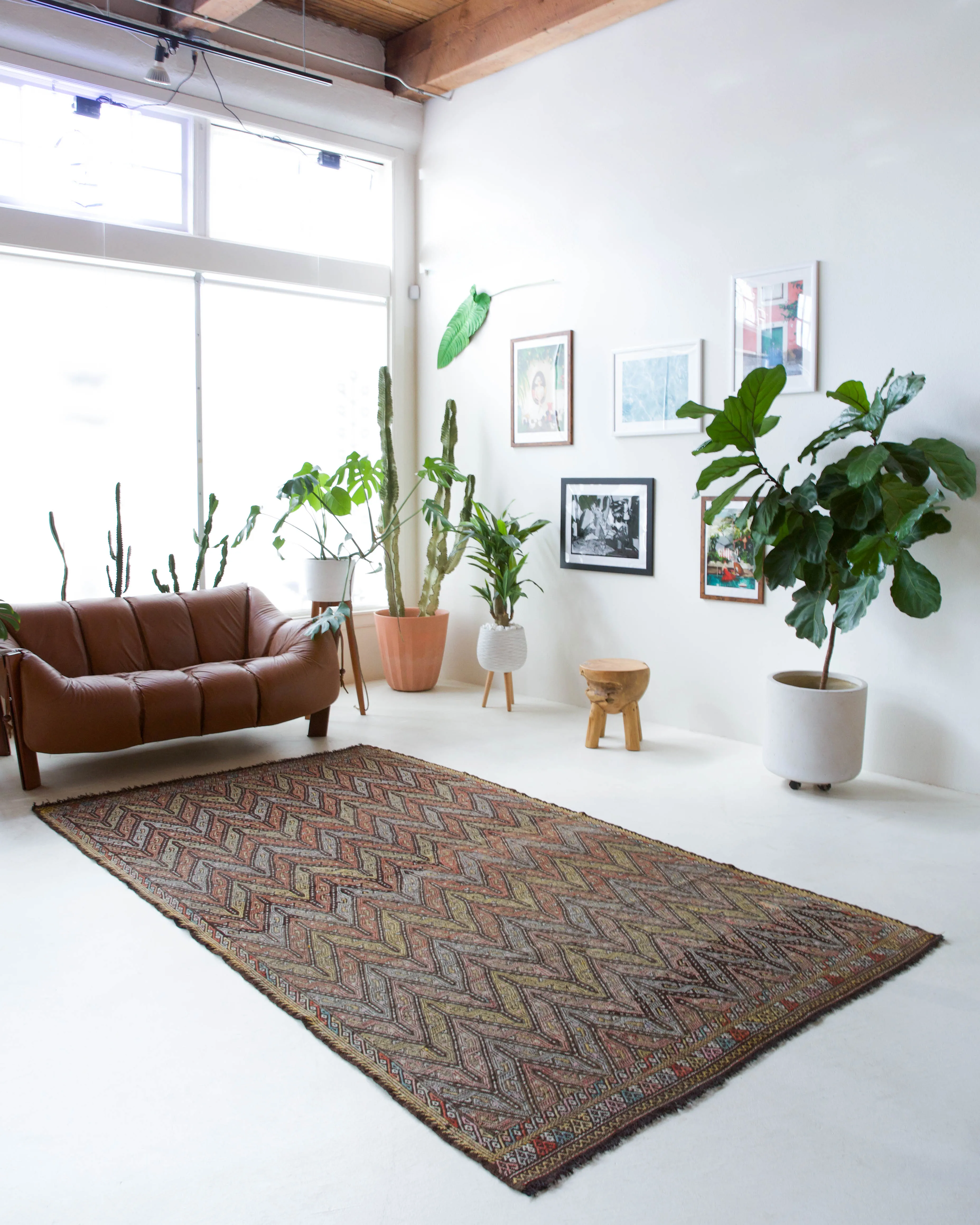 Vintage Taurus Yoruk Cicim Kilim Rug 5'7"x9'7"